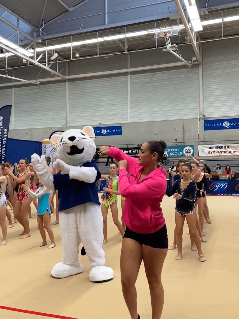 Flashmob avant le palmarès avec la mascotte Hermine